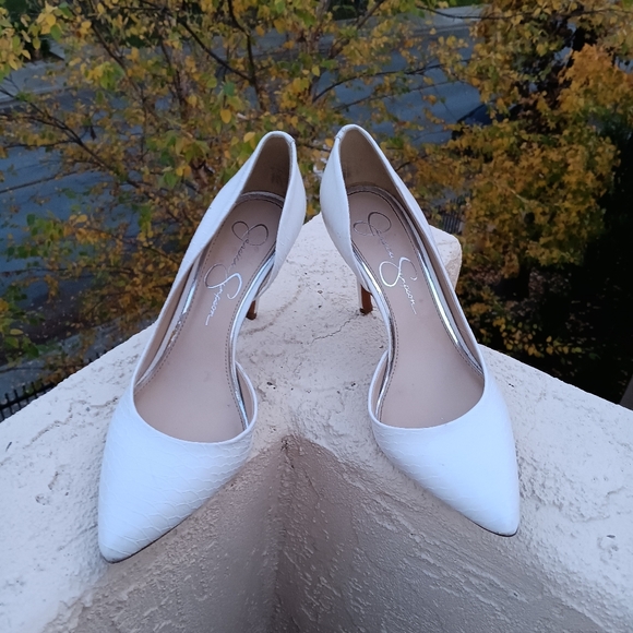 JESSICA SIMPSON IVORY SNAKE EMBOSSED POINTED TOE HEELS - Picture 5 of 11